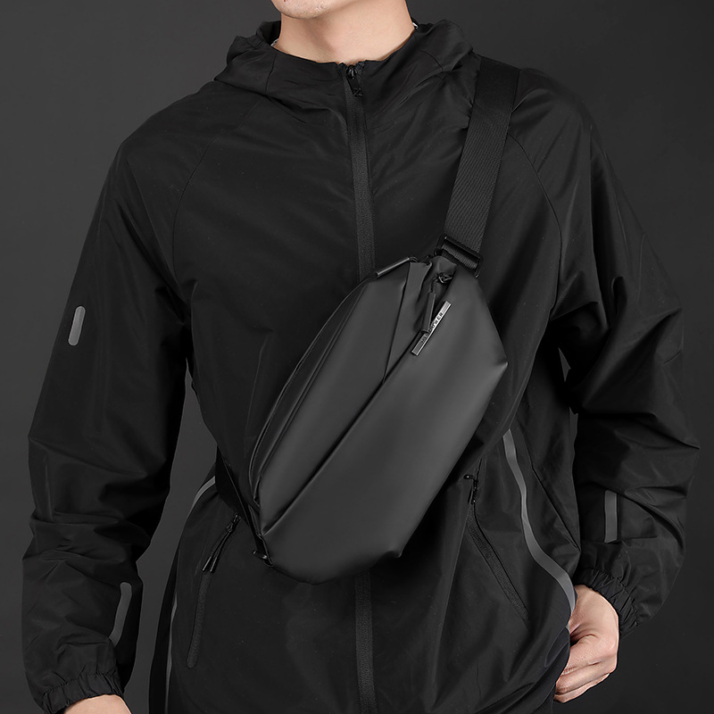 حقيبة كروس رجالية خفيفة الوزن  - مراجعة Waterproof Cycling Commute وسعره